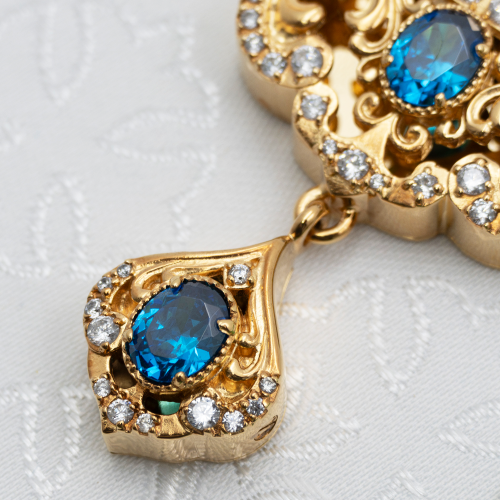 2.10.0508лп-2/1лп Наперсный крест латунный с голубыми камнями в позолоте фото 4