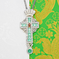 2.10.0707лр-2/63лр Крест наперсный латунный с зелеными камнями в серебрении