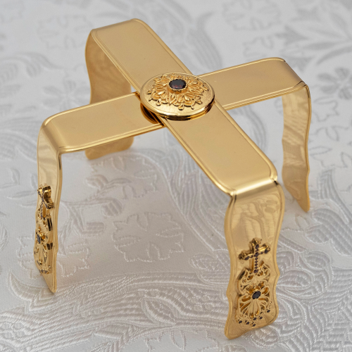 2.7.1002лп Звездица латунная с красными камянми в позолоте