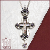 2.10.0461лр-2/1л Наперсный латунный крест с фиолетовыми камнями и патинированием в серебрении