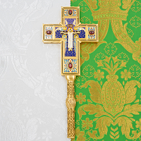 2.7.2835лпэ Напрестольный латунный крест с красными камнями и эмалью в позолоте