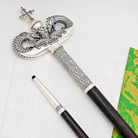 2.7.2833лр Жезл латунный с фиолетовыми камнями и патинированием в серебрении