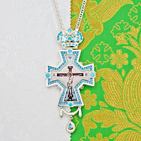 2.10.0702лэ-2/1л Наперсный латунный крест с голубыми камнями и эмалью в серебрении