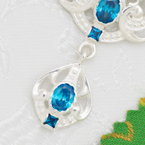 2.10.0410л-2/1л Крест наперсный латунный с голубыми камнями в серебрении фото 4