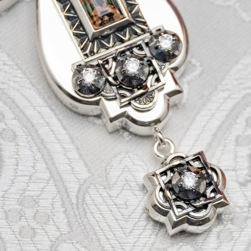 2.10.0461лр-2/1л Наперсный латунный крест с белыми камнями и патинированием в серебрении фото 6