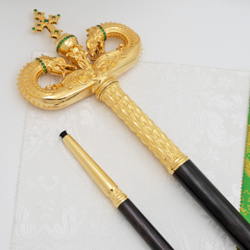 2.7.2833лп Жезл латунный с зелеными камнями в позолоте 2.7.2833лп Жезл латунный с зелеными камнями в позолоте