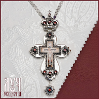 2.10.0461лр-2/1л Наперсный латунный крест с красными камнями и патинированием в серебрении