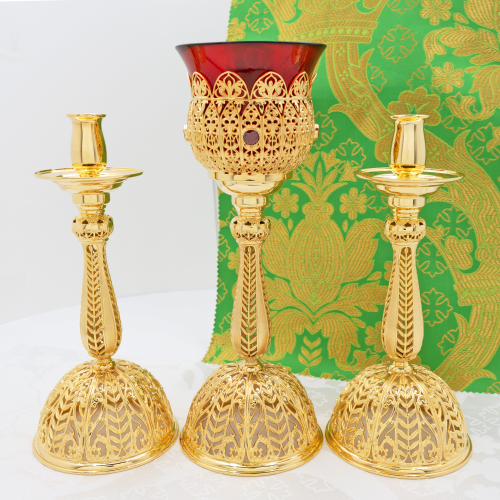 2.7.0943лп-К Напрестольный набор лампада и подсвечники с красными камнями в позолоте