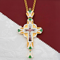 2.10.0598лп-2/1лп Крест наперсный латунный с зелеными камнями в позолоте