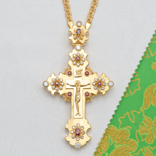 2.10.0584лп/1лп Крест наперсный латунный с красными камнями в позолоте