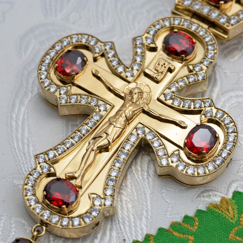 2.10.0583лп/63лп Крест наперсный латунный с красными камнями в позолоте фото 6