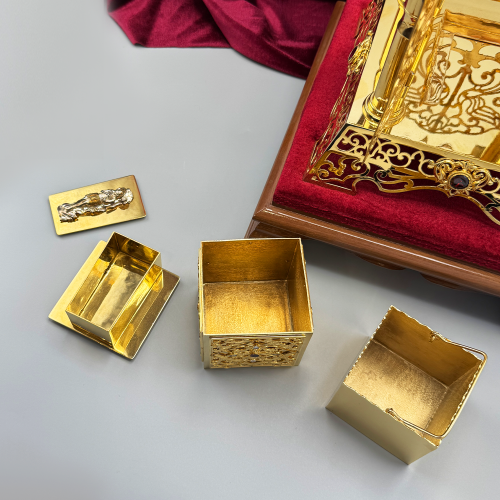 2.7.1515лп-К фото 12 2.7.1515лп-К Дарохранительница латунная с красными камнями в позолоте купить фото 12