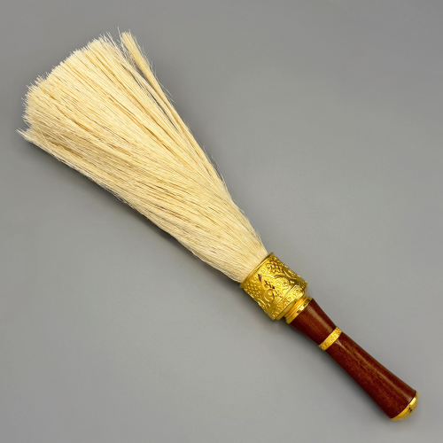 2.7.2125лп Кропило латунное в позолоте с деревянной ручкой