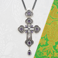 2.10.0718лр/1лр Крест наперсный латунный с фиолетовыми камнями в серебрении