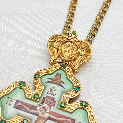 2.10.0420лп-2/1лп Крест наперсный латунный с зеленными камнями в позолоте фото 3