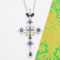 2.10.0715лфэ-2/1л Крест наперсный латунный с фиолетовыми камнями и эмалью в позолоте