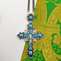2.10.0616лрэ/1лр Крест наперсный латунный с голубыми камнями и эмалью в серебрении