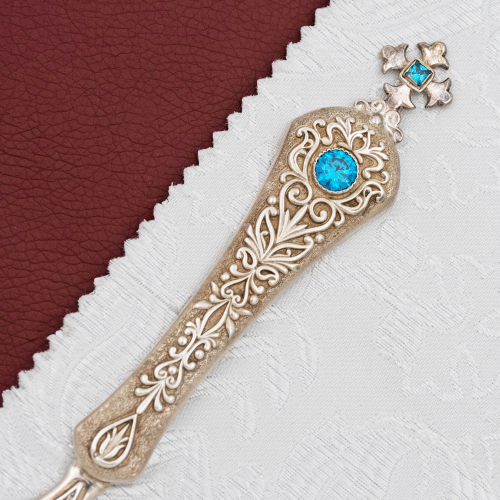 2.7.0783л Лжица латунная с голубыми камнями в серебрении фото 3