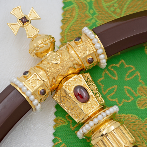 2.7.2577лп Жезл латунный с красными камнями и жемчугом в позолоте фото 7