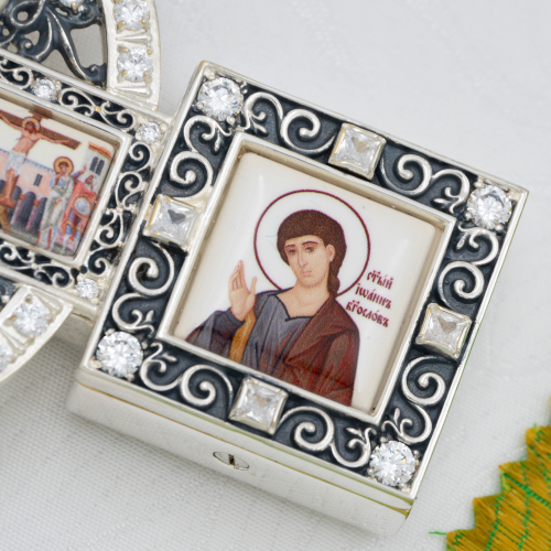 2.7.1108лр Крест напрестольный латунный с белыми камнями в серебрении фото 6