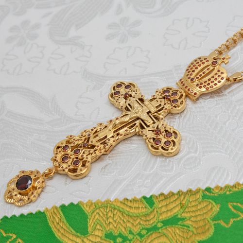 2.10.0006лп/1лп Крест наперсный Ажурный из латуни с красными камнями в позолоте фото 2