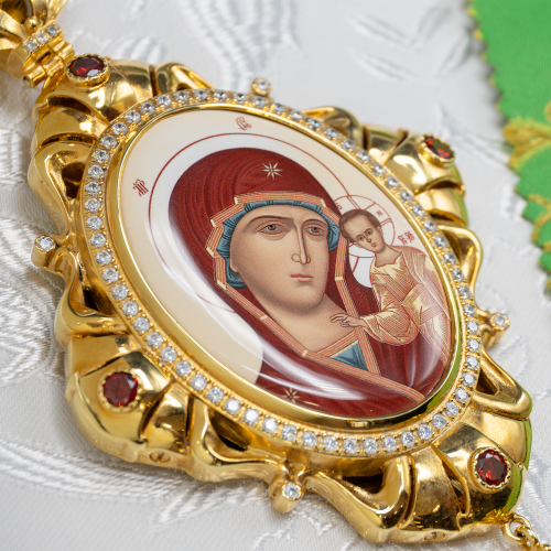 2.7.2395лп-2/1лп Панагия латунная с красными камнями в позолоте фото 6