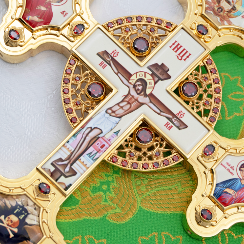 2.7.0834лп Напрестольный латунный крест с красными камнями в позолоте фото 3 2.7.0834лп Напрестольный латунный крест с красными камнями в позолоте фото 3