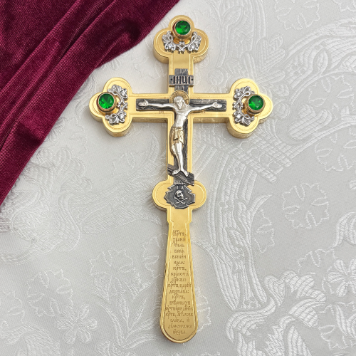 2.7.0619лпр Крест требный латунный в позолоте с зелеными камнями