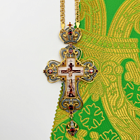 2.10.0410лпр-2/1лп Крест наперсный латунный с красными камнями и патинированием в позолоте