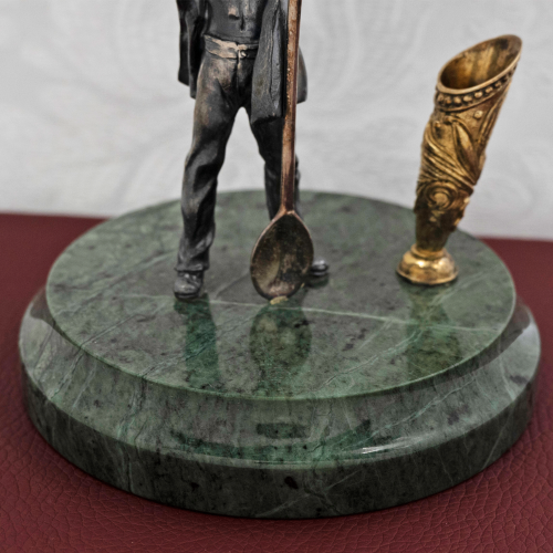 2.13.0135л Скульптура «Сталевар» с подставкой под ручку латунная на основании из акрила фото 3 2.13.0135л Скульптура «Сталевар» с подставкой под ручку латунная на основании из акрила фото 3