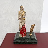 2.13.0173лфэ Скульптура пожарного с подставкой под ручку латунная на основании из акрила