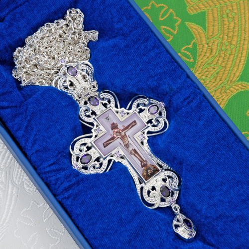 2.10.0410л-2/1л Крест наперсный латунный с фиолетовыми камнями в серебрении фото 3 2.10.0410л-2/1л Крест наперсный латунный с фиолетовыми камнями в серебрении фото 3