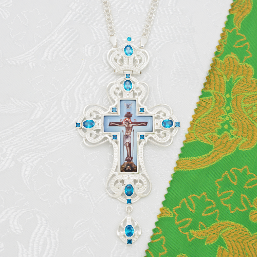 2.10.0410л-2/1л Крест наперсный латунный с голубыми камнями в серебрении