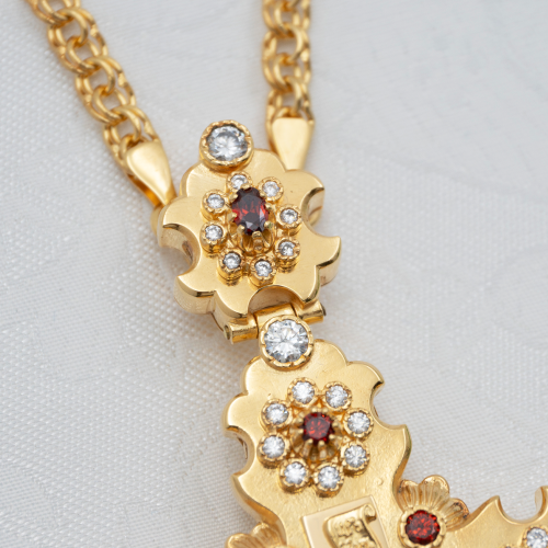 2.10.0584лп/1лп Крест наперсный латунный с красными камнями в позолоте фото 4