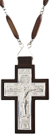2.10.0230л/91д Крест латунный в деревянном обрамлении и цепью арт. 2.7.0291д