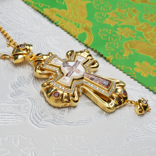 2.10.0565лп-2/1лп Крест наперсный латунный с красными камнями в позолоте фото 3