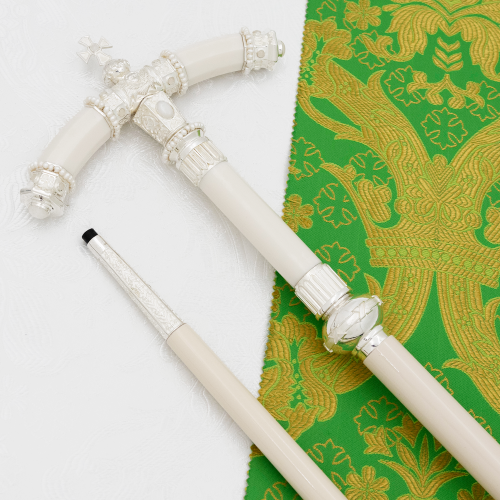 2.7.2577лнч Жезл латунный с белыми камнями в серебре