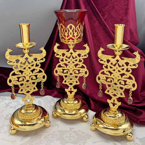 2.7.2674лп-К Набор напрестольный - лампада и подсвечники в позолоте 2.7.2674лп-К Набор напрестольный - лампада и подсвечники в позолоте